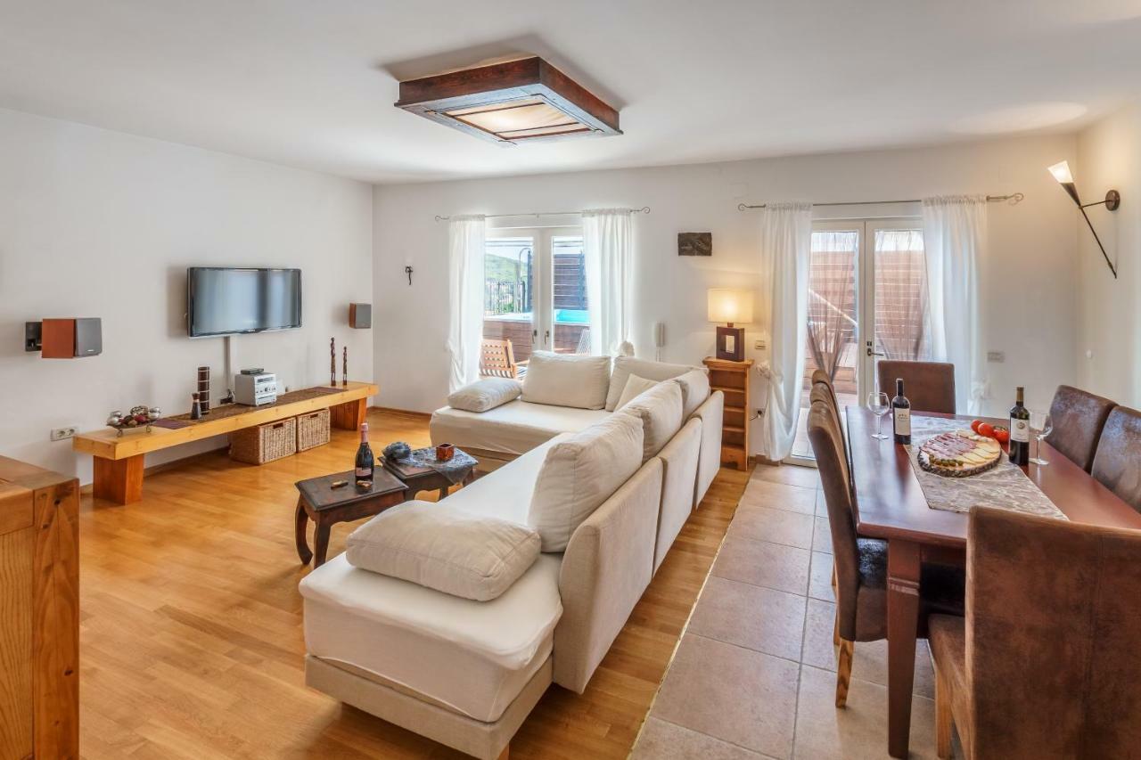 Holiday Home Harmony Zrnovnica Ngoại thất bức ảnh