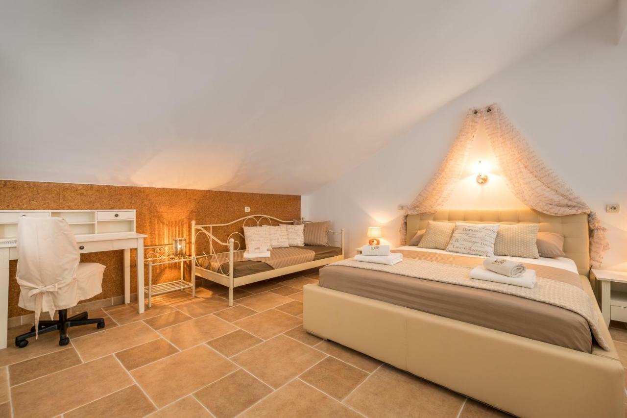 Holiday Home Harmony Zrnovnica Ngoại thất bức ảnh