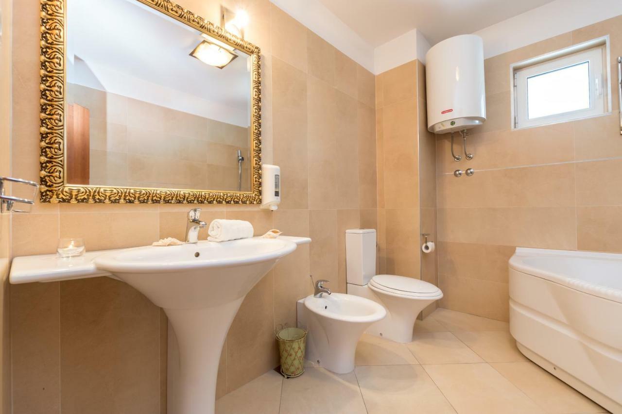 Holiday Home Harmony Zrnovnica Ngoại thất bức ảnh