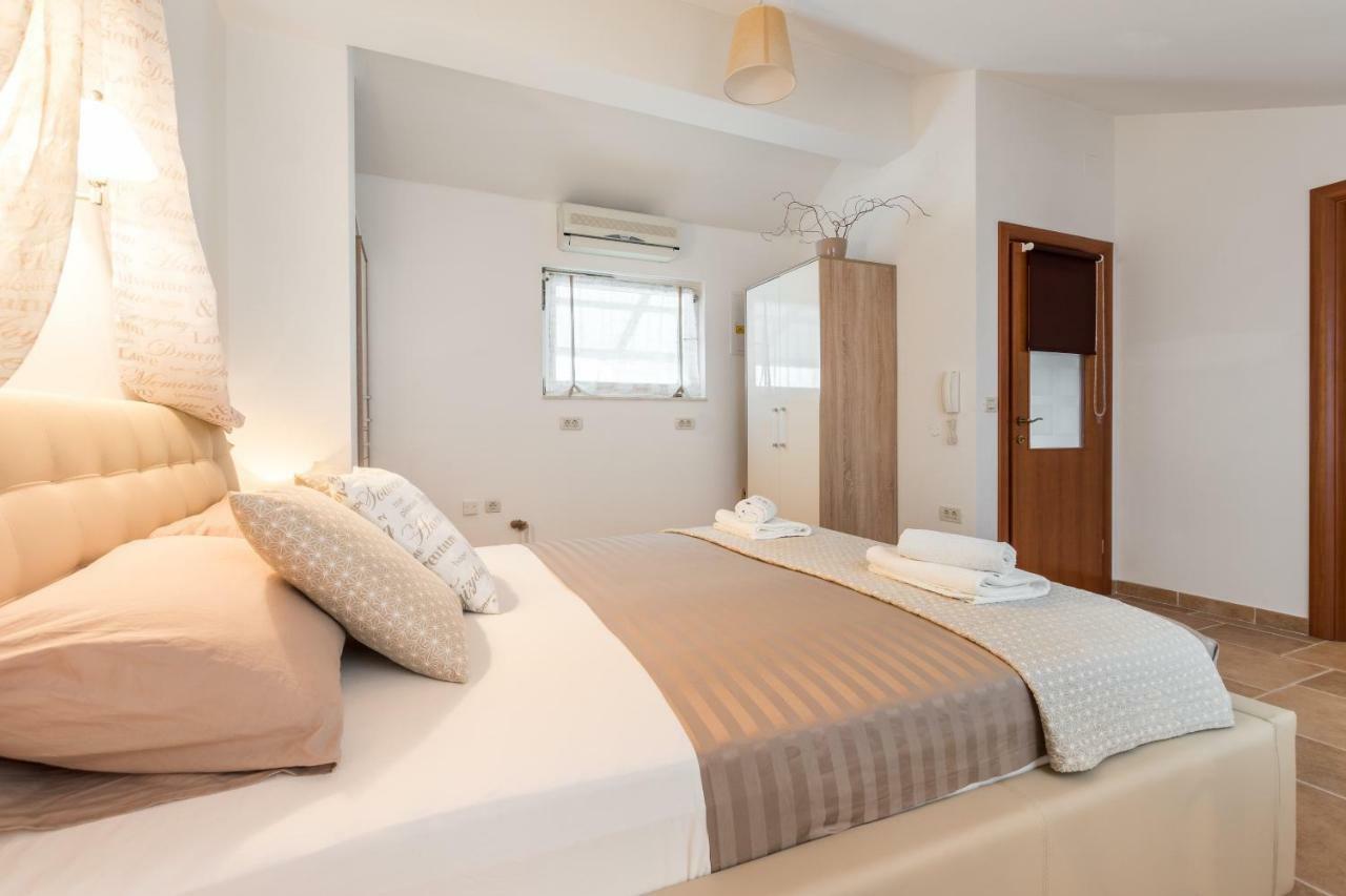 Holiday Home Harmony Zrnovnica Ngoại thất bức ảnh